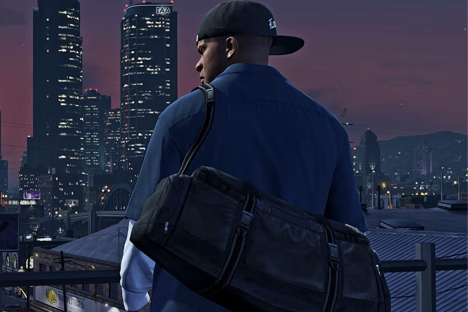 Grand Theft Auto 5 Franklin wearing a cap backwards and holding a duffel bag. Skyscrapers are lit up in the background