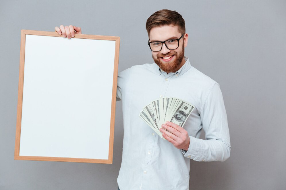 A man with free space on a board for advertising a company, making money thanks to this business idea. Source: Freepik