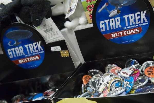 “Star Trek” buttons at AlienCon Los Angeles 2019.