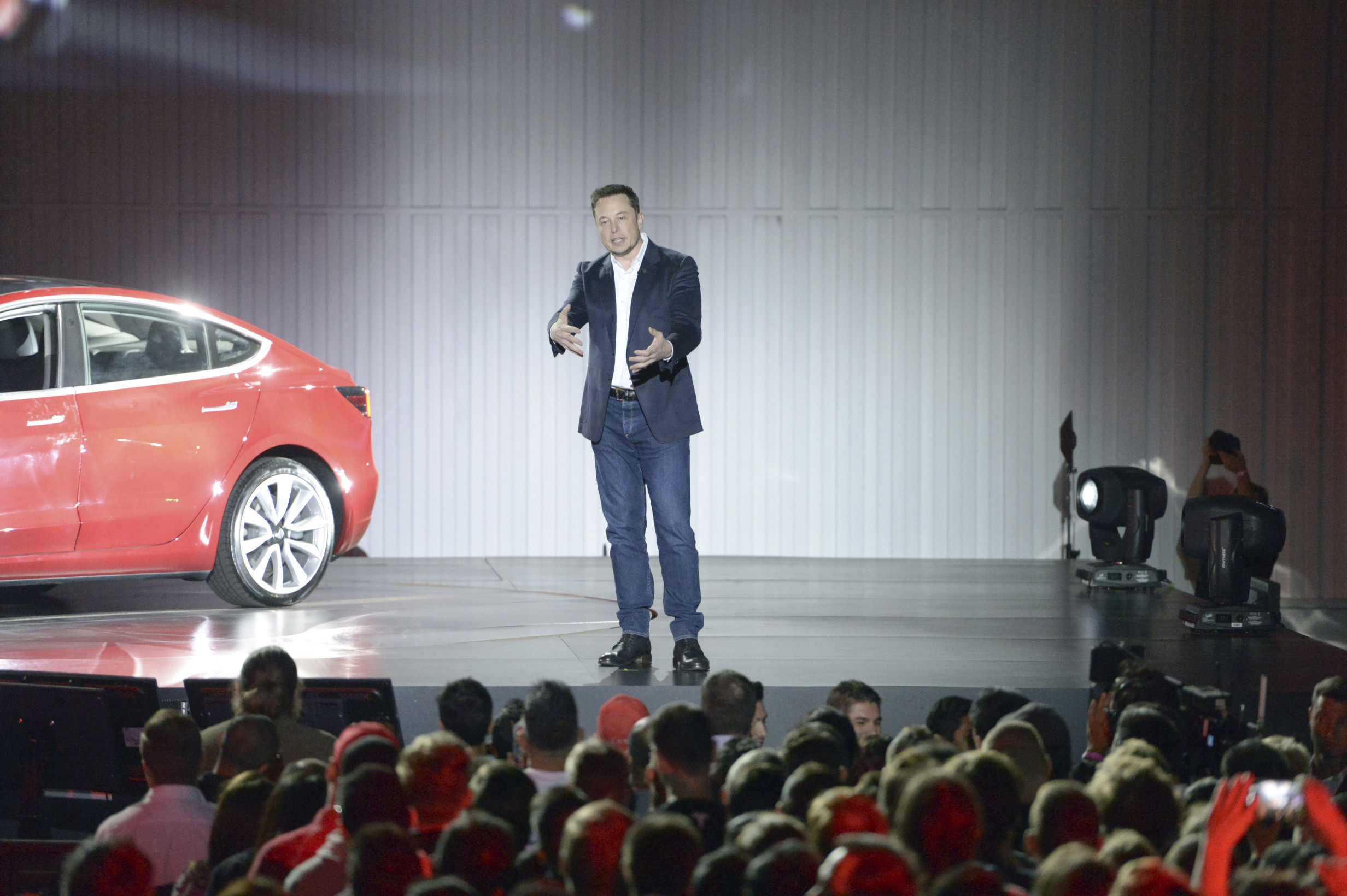 Elon Musk presents cheap Tesla model