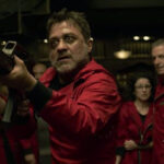Enrique Arce as Arturo Roman in Money Heist on Netflix, looking smug